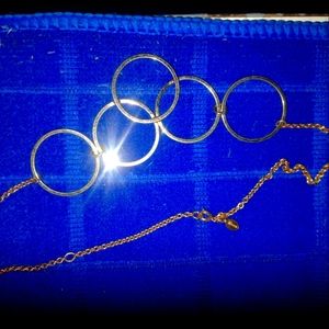 Avon necklace. Gold tone.